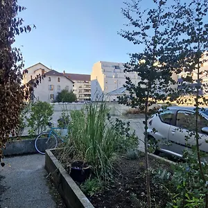 T2 Refait A Neuf Avec Parking A 1000m Du Appartement